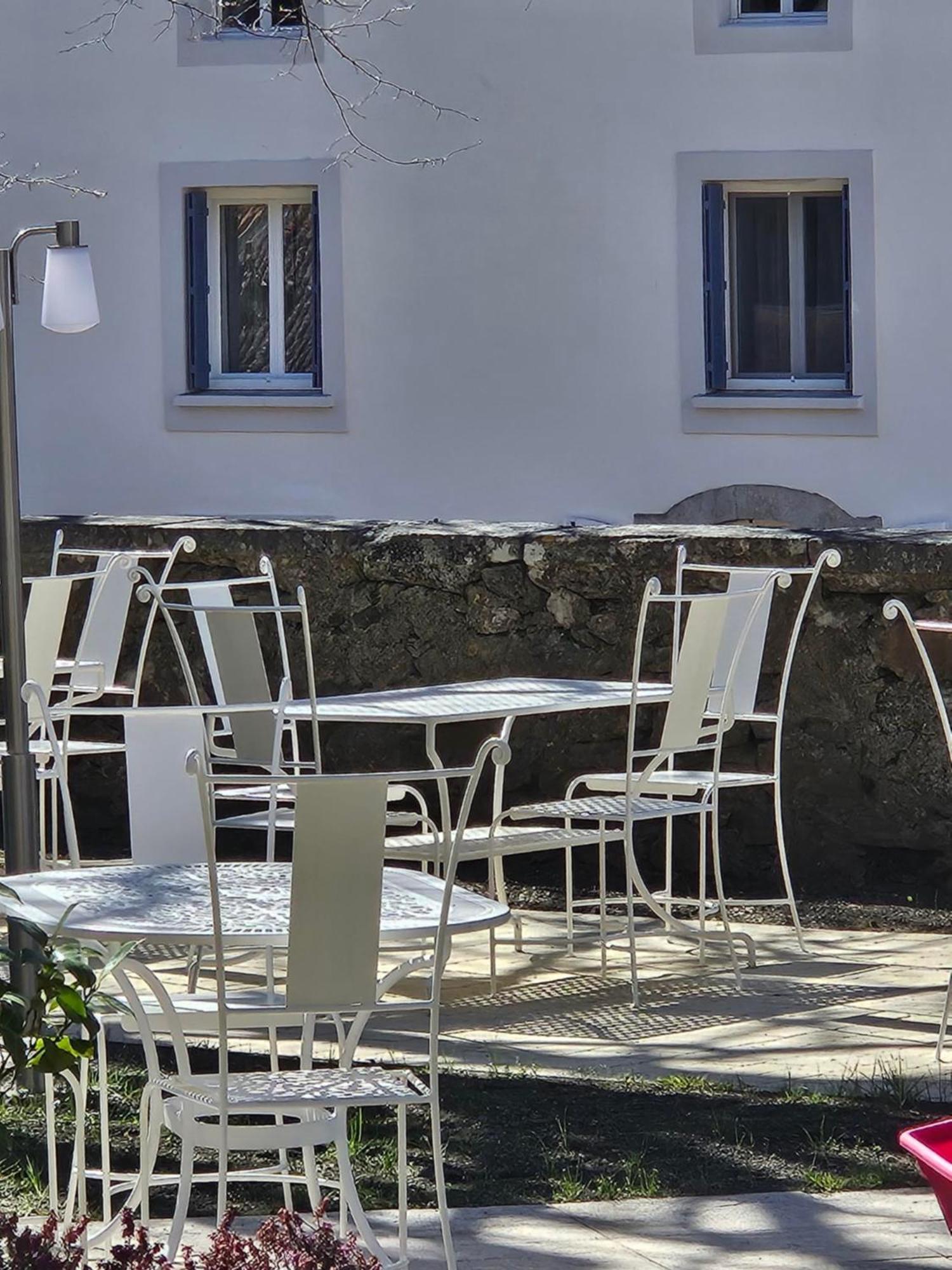 Logis Hostellerie Du Grand Duc Hotel Restaurant Gincla Eksteriør billede