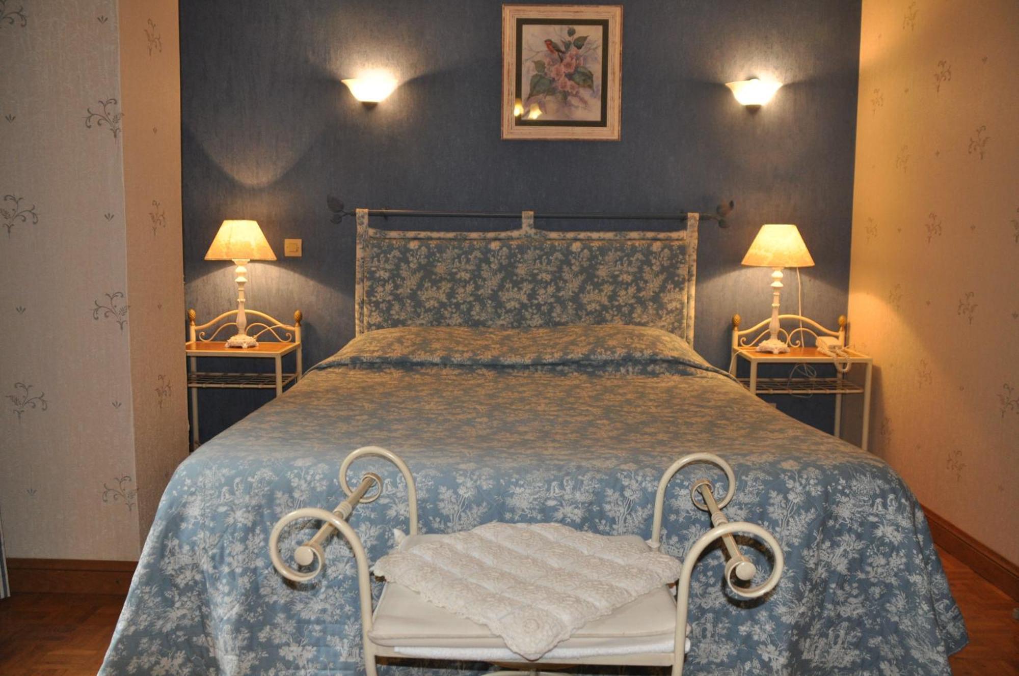 Logis Hostellerie Du Grand Duc Hotel Restaurant Gincla Eksteriør billede