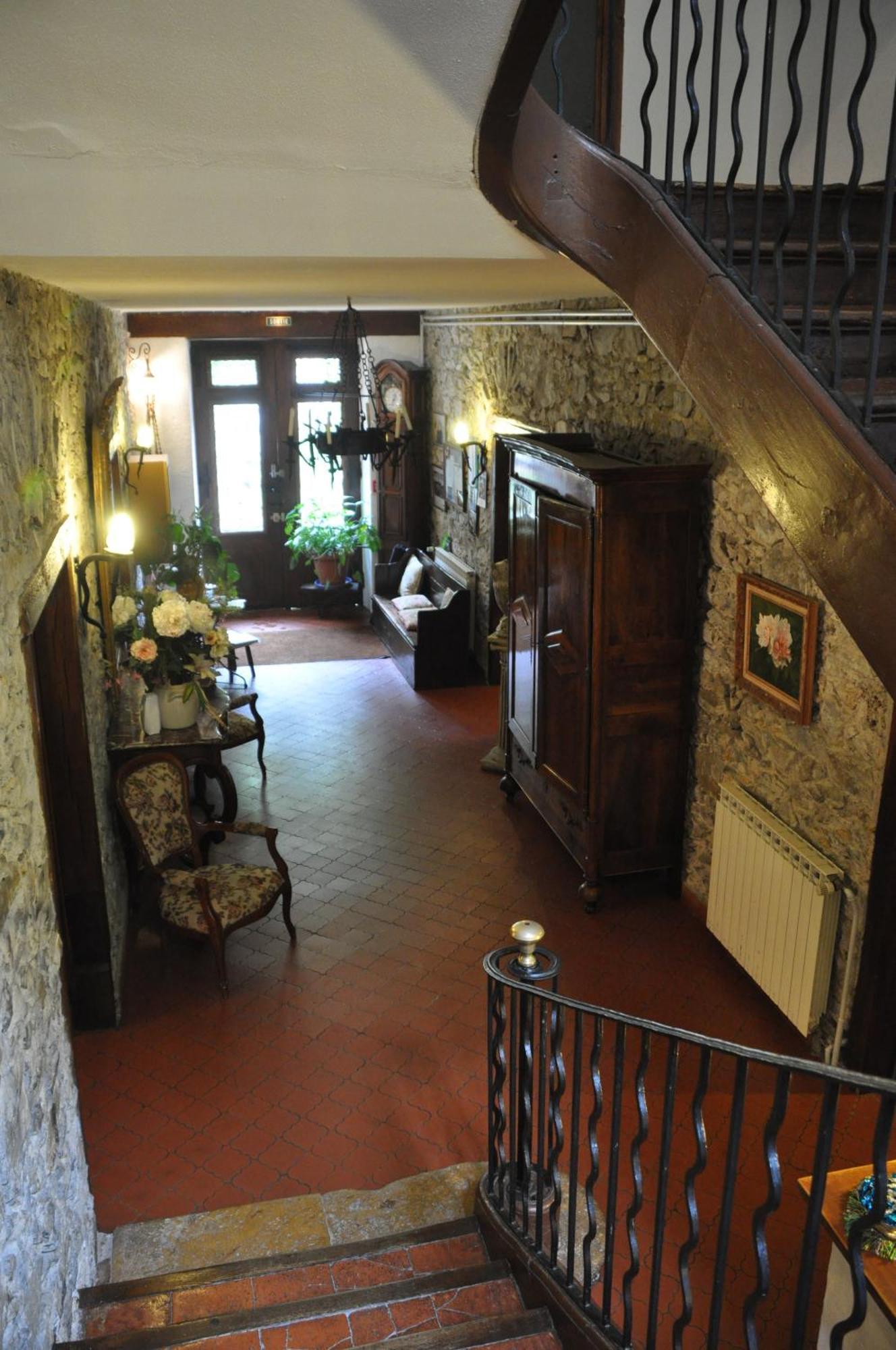 Logis Hostellerie Du Grand Duc Hotel Restaurant Gincla Eksteriør billede