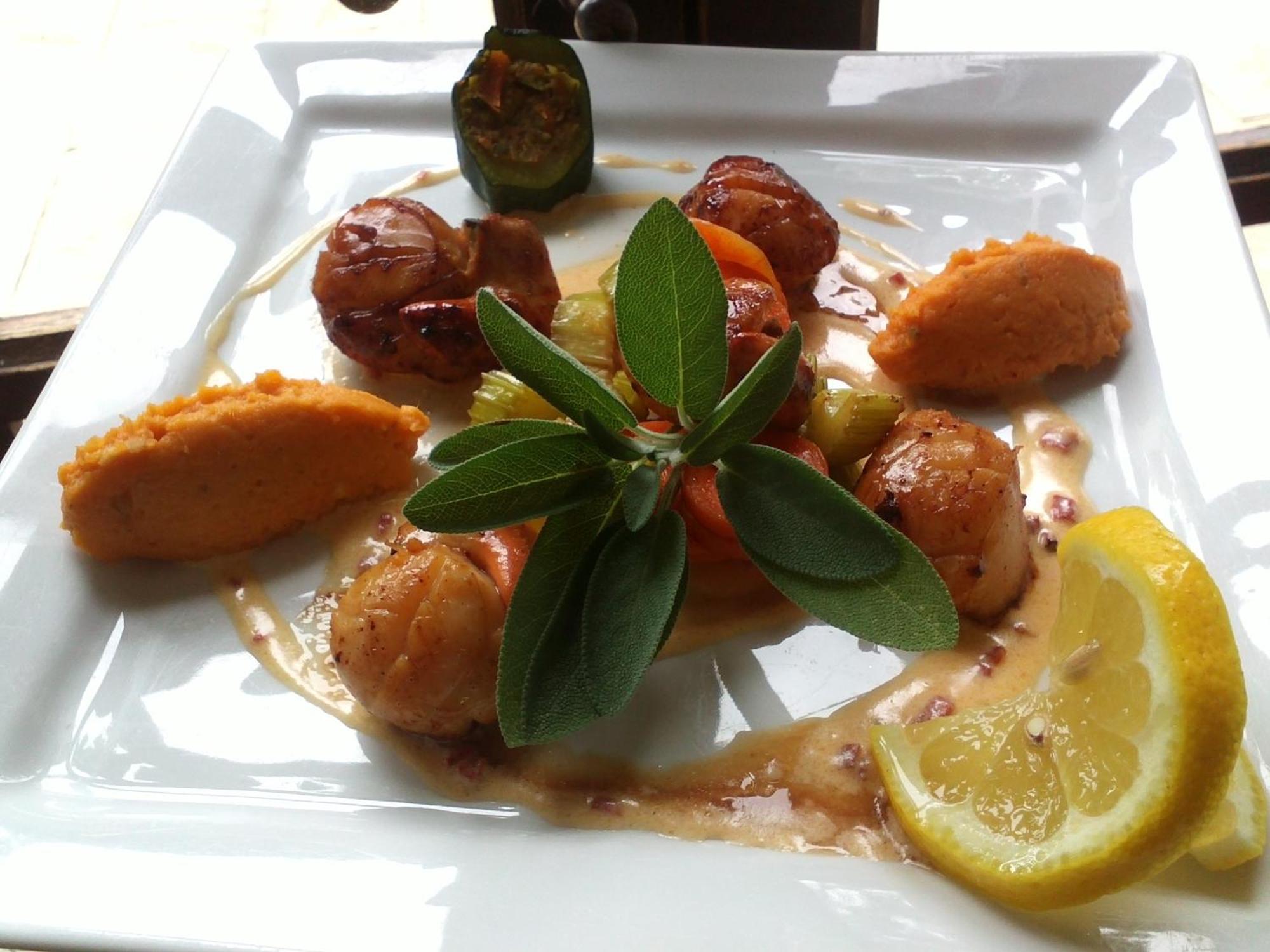 Logis Hostellerie Du Grand Duc Hotel Restaurant Gincla Eksteriør billede