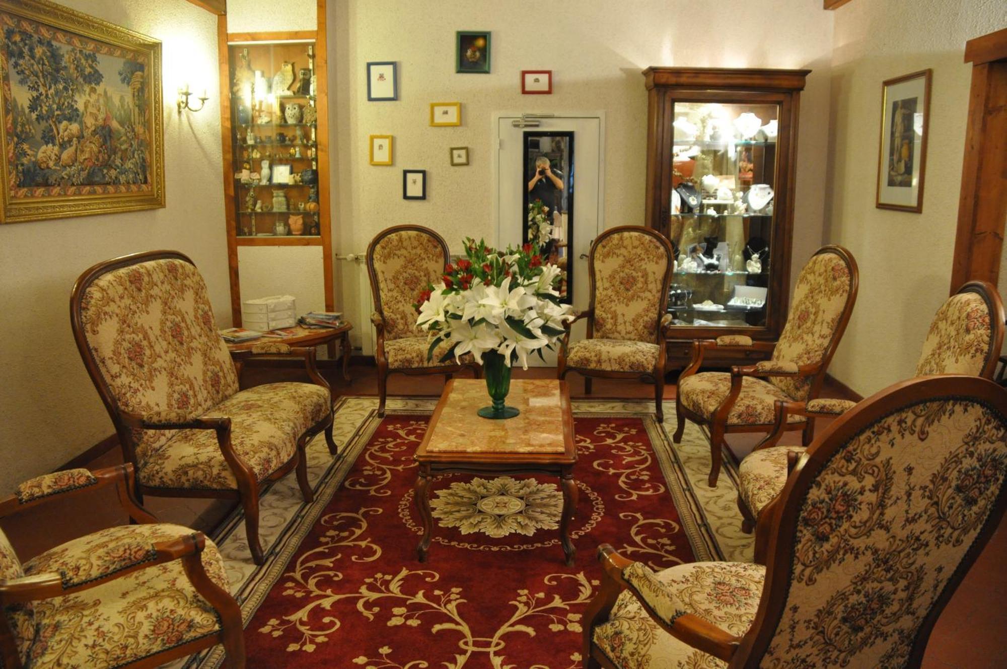 Logis Hostellerie Du Grand Duc Hotel Restaurant Gincla Eksteriør billede