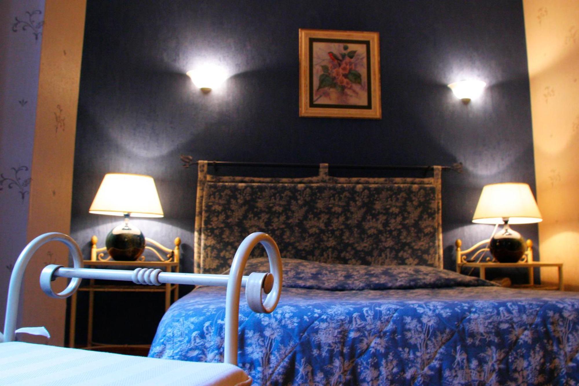Logis Hostellerie Du Grand Duc Hotel Restaurant Gincla Værelse billede