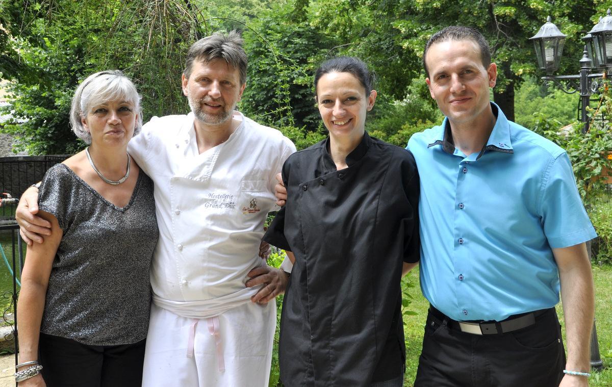 Logis Hostellerie Du Grand Duc Hotel Restaurant Gincla Eksteriør billede