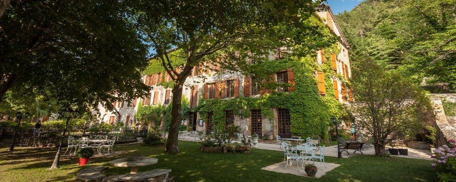 Logis Hostellerie Du Grand Duc Hotel Restaurant Gincla Eksteriør billede