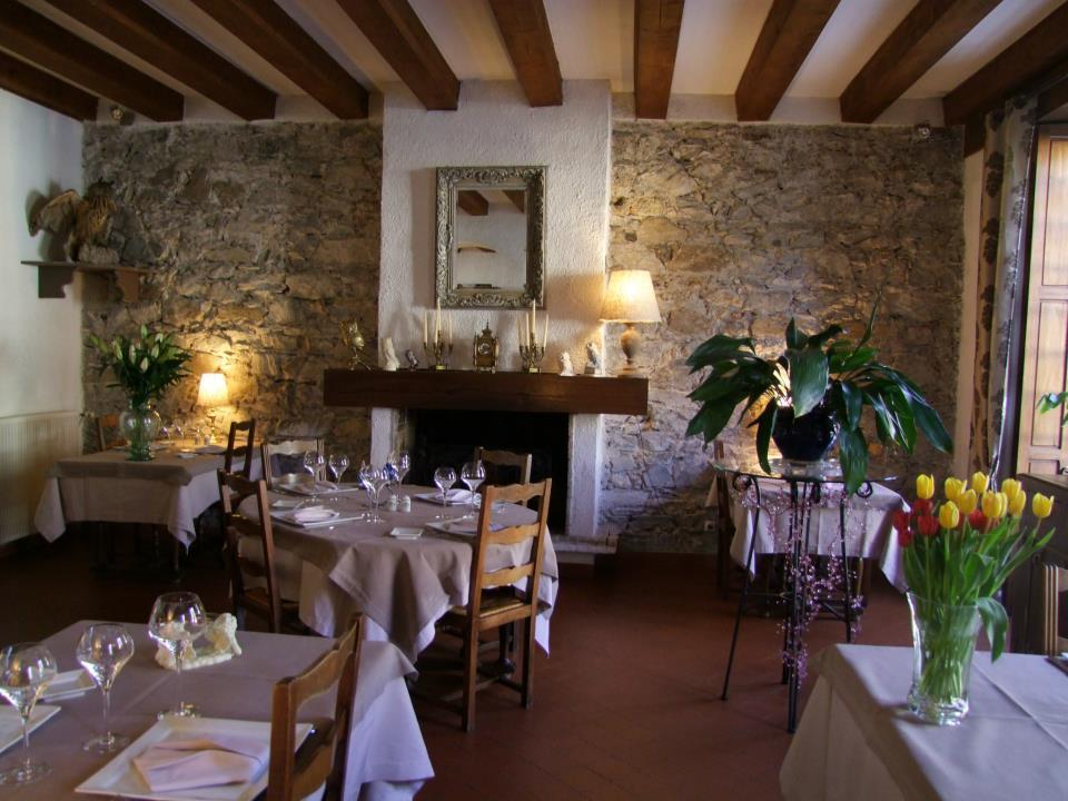 Logis Hostellerie Du Grand Duc Hotel Restaurant Gincla Eksteriør billede