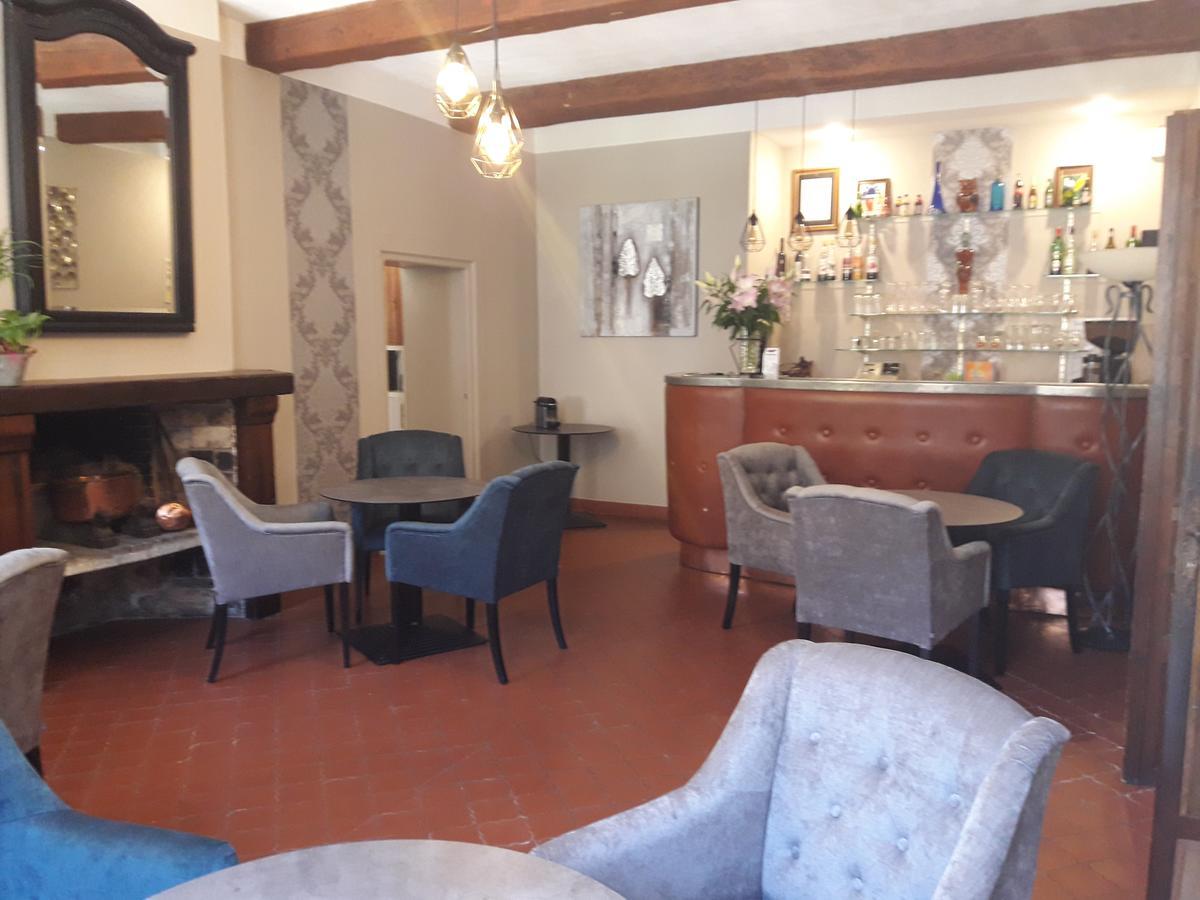 Logis Hostellerie Du Grand Duc Hotel Restaurant Gincla Eksteriør billede