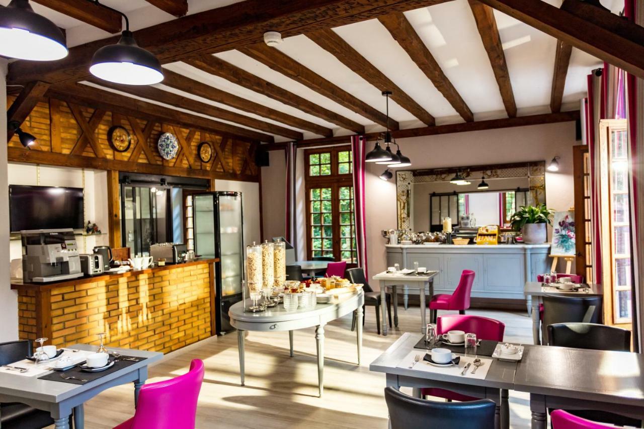 Logis Hostellerie Du Grand Duc Hotel Restaurant Gincla Eksteriør billede