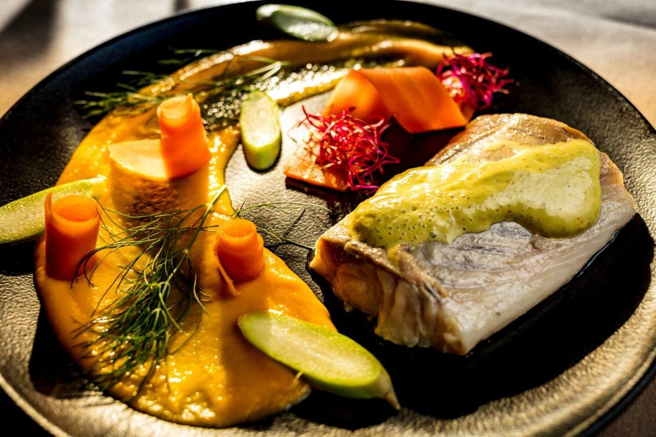 Logis Hostellerie Du Grand Duc Hotel Restaurant Gincla Eksteriør billede